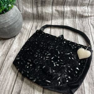 Velvet eyelit VICTORIA’s secrets make up or small purse